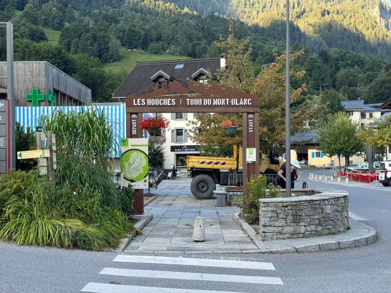 The trailhead sign at Les Houches, where the circuit begins